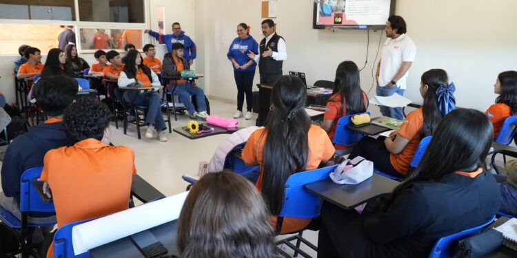 Constató rector logros y avances académicos de la Prepa 3 UAT