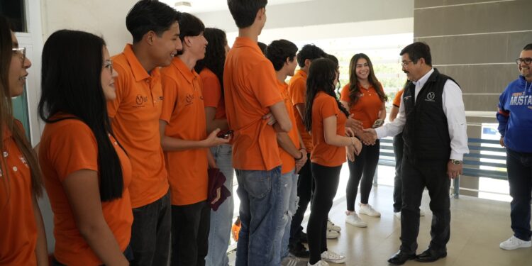 Constató rector logros y avances académicos de la Prepa 3 UAT