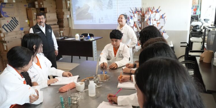 Constató rector logros y avances académicos de la Prepa 3 UAT