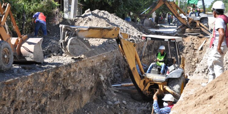 Supervisa SRHDS avances en la rehabilitación del drenaje en el municipio de González