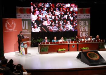 La Dra. Annie Pardo dicta conferencia magistral en la UAT