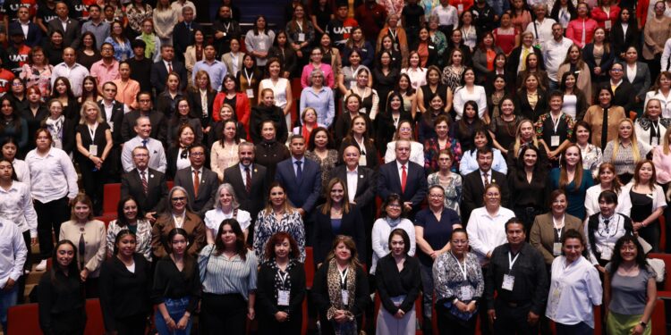 La Dra. Annie Pardo dicta conferencia magistral en la UAT
