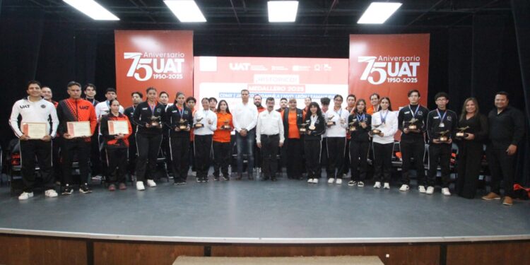 Entrega rector el galardón “Orgullo UAT” tras desempeño histórico de medallistas universitarios