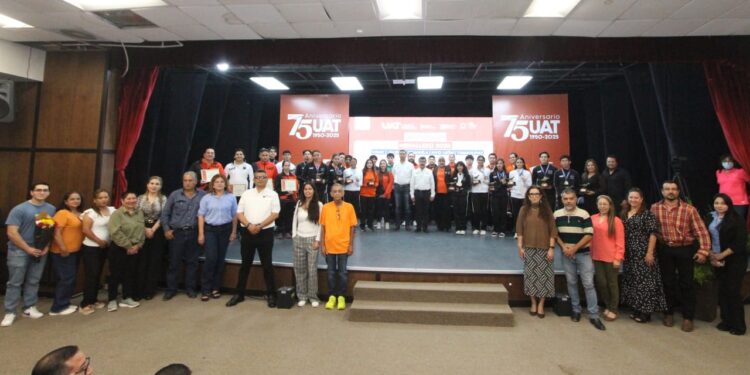 Entrega rector el galardón “Orgullo UAT” tras desempeño histórico de medallistas universitarios