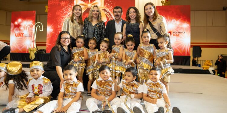 Celebran Gala de Navidad Familia UAT 2025