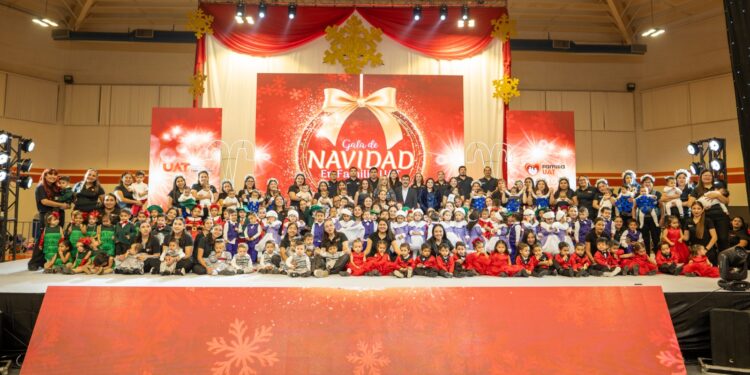 Celebran Gala de Navidad Familia UAT 2025