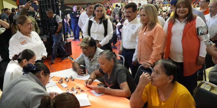 “Lentes con Corazón” reafirma vocación humanista de la UAT
