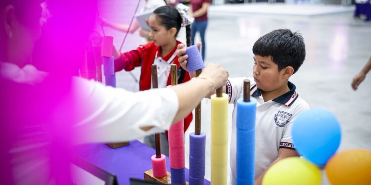 Niñas, niños y adolescentes participan en la Feria de los Derechos 2025 del DIF Tamaulipas