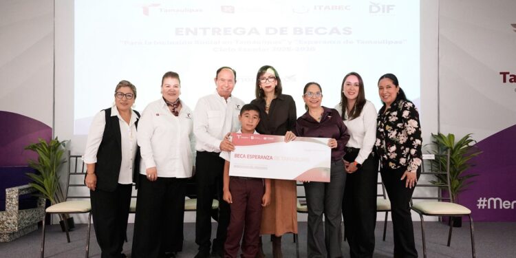 Impulsan Gobierno y DIF Tamaulipas inclusión y permanencia educativa con la entrega de becas