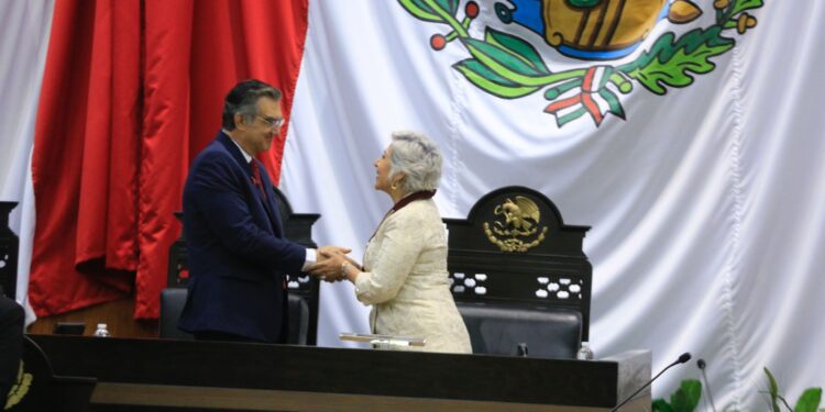 Entrega gobernador Medalla al Mérito «Luis García de Arellano» a Cecilia Imelda Lugo Cruz