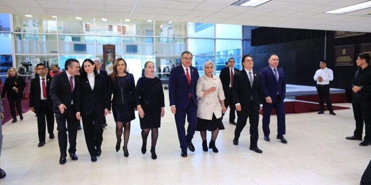 Entrega gobernador Medalla al Mérito «Luis García de Arellano» a Cecilia Imelda Lugo Cruz