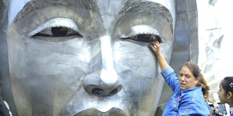 Entrega María de Villarreal las pupilas de la Virgen de la Misericordia
