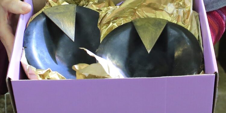 Entrega María de Villarreal las pupilas de la Virgen de la Misericordia