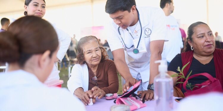 Familias de Gómez Farías reciben la Brigada Transformando Familias del DIF Tamaulipas