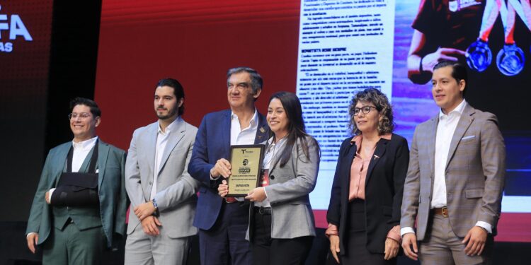 Premia Américo Villarreal a la juventud y al deporte tamaulipeco