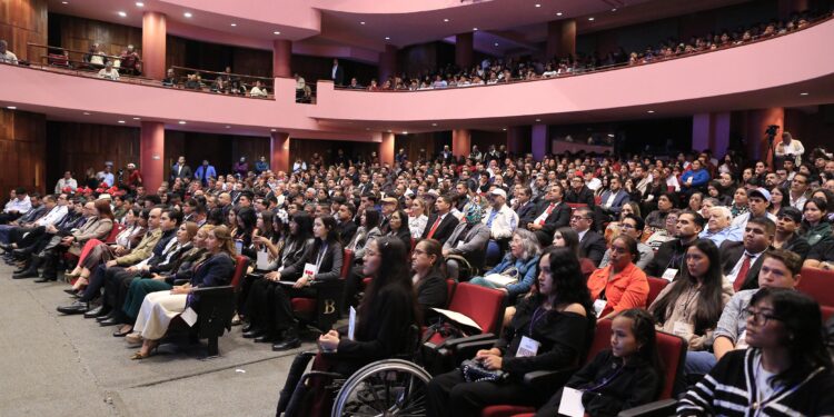 Premia Américo Villarreal a la juventud y al deporte tamaulipeco