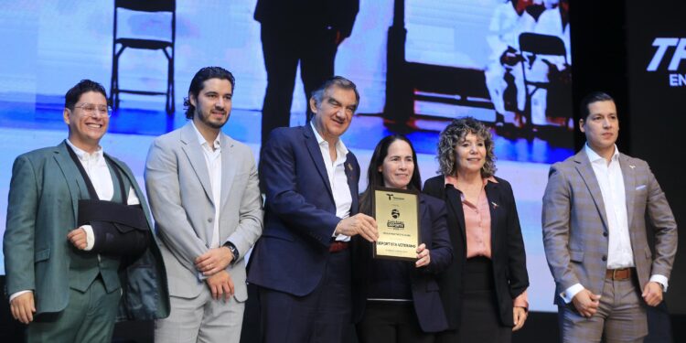 Premia Américo Villarreal a la juventud y al deporte tamaulipeco