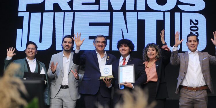 Premia Américo Villarreal a la juventud y al deporte tamaulipeco