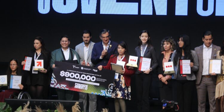 Premia Américo Villarreal a la juventud y al deporte tamaulipeco