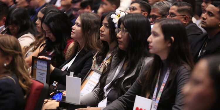 Premia Américo Villarreal a la juventud y al deporte tamaulipeco