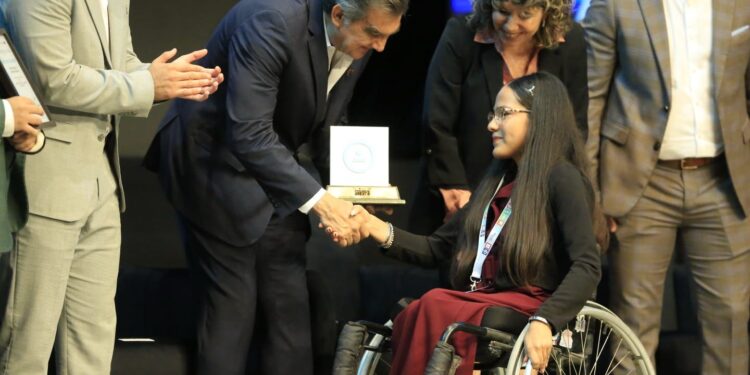 Premia Américo Villarreal a la juventud y al deporte tamaulipeco