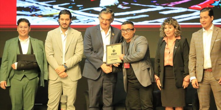 Premia Américo Villarreal a la juventud y al deporte tamaulipeco