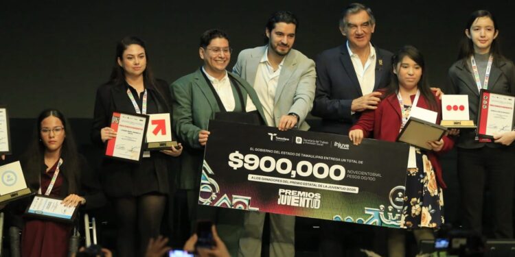 Premia Américo Villarreal a la juventud y al deporte tamaulipeco