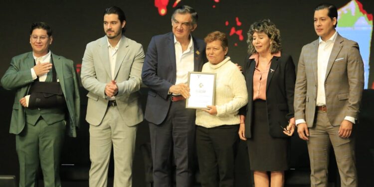 Premia Américo Villarreal a la juventud y al deporte tamaulipeco
