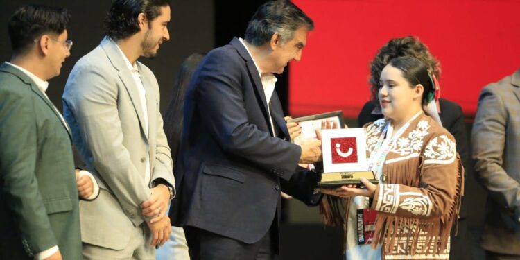 Premia Américo Villarreal a la juventud y al deporte tamaulipeco