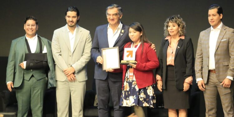 Premia Américo Villarreal a la juventud y al deporte tamaulipeco