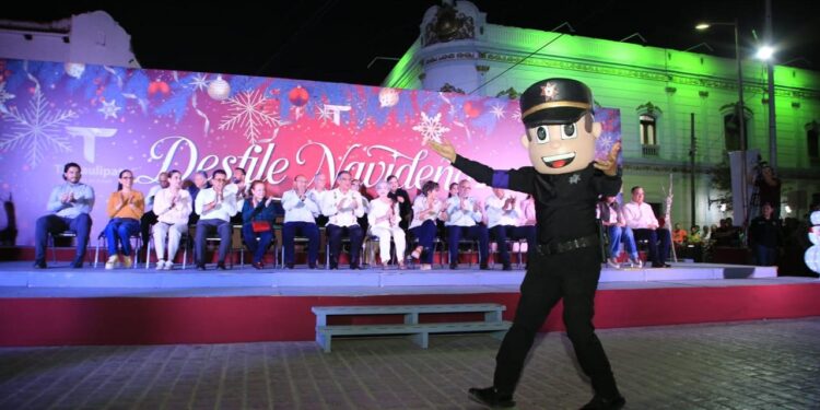 Encabezan Américo y María desfile navideño y el tradicional encendido del pino