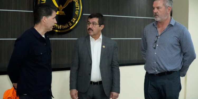 Da rector bienvenida al nuevo DT del Correcaminos UAT