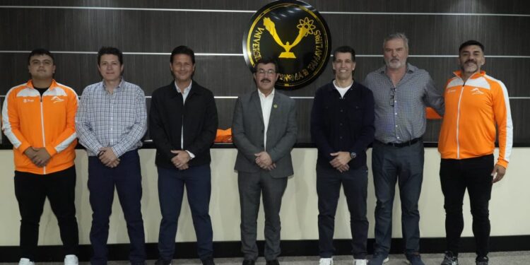 Da rector bienvenida al nuevo DT del Correcaminos UAT