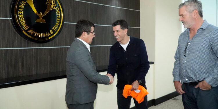 Da rector bienvenida al nuevo DT del Correcaminos UAT