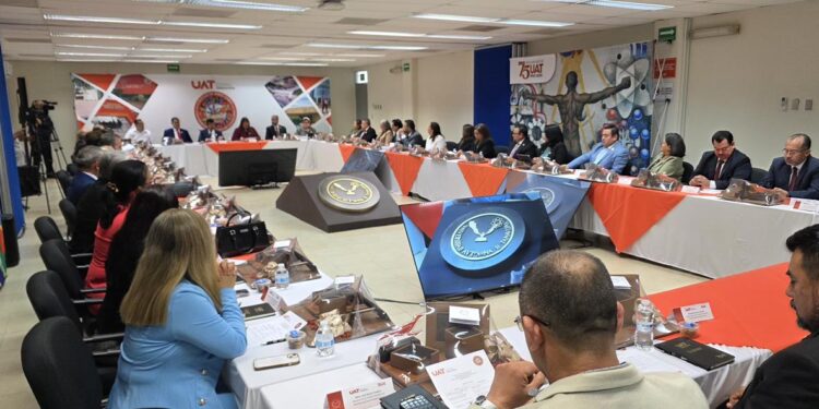 Evalúa rector avances de la UAT al cierre del ciclo escolar