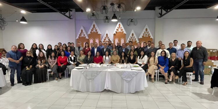 Ofrece la UAT festejo navideño a sus maestros y trabajadores sindicalizados