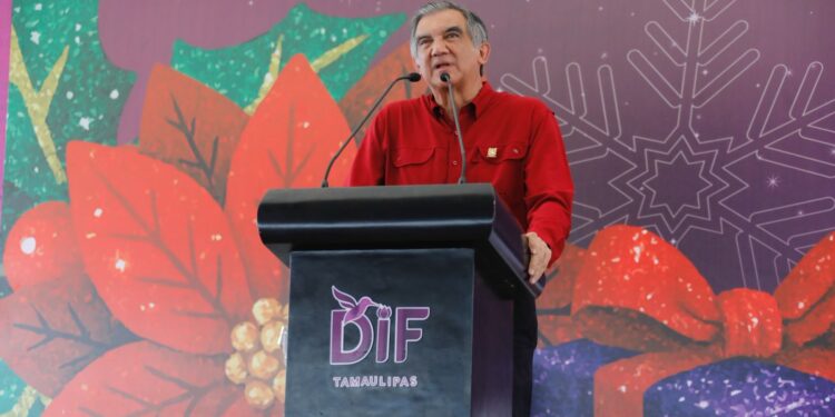 Apapachan Américo y María a las familias de Higuerillas con la Brigada Navideña Transformando Familias