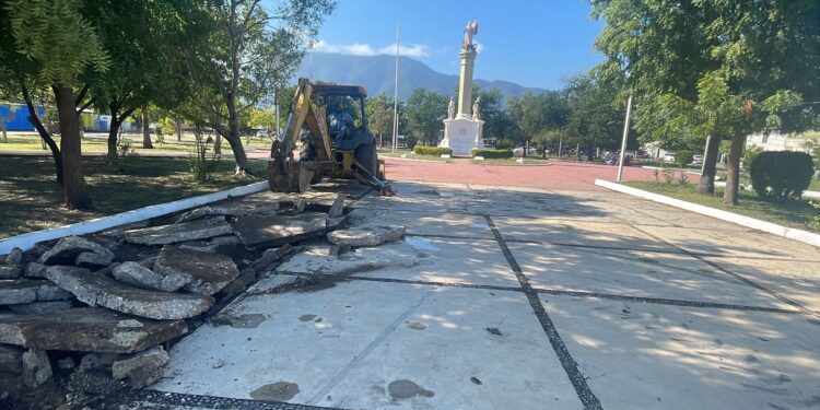 Aclara SOP alcances de trabajos en Plaza Héroes de la Independencia en Ciudad Victoria