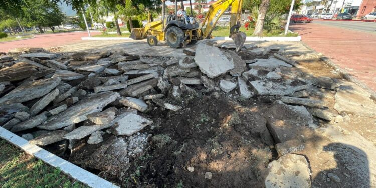 Aclara SOP alcances de trabajos en Plaza Héroes de la Independencia en Ciudad Victoria