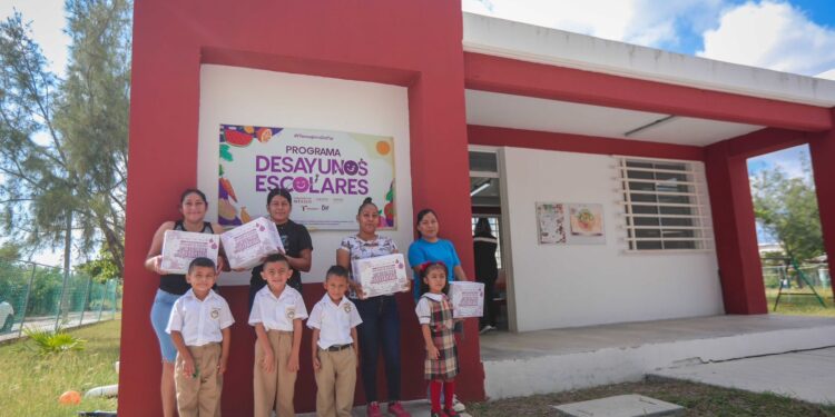 Entrega DIF Tamaulipas más de 100 mil dotaciones navideñas de desayunos escolares