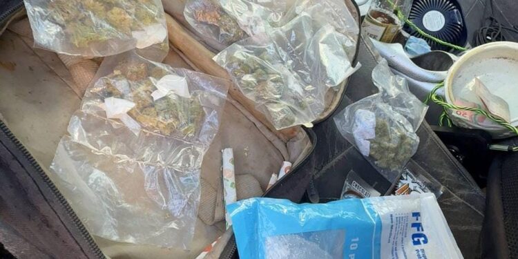 Guardia Estatal asegura a ciudadano y vehículo con indicios de narcomenudeo