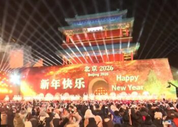 Asia recibe el Año Nuevo con luces, drones y celebraciones masivas