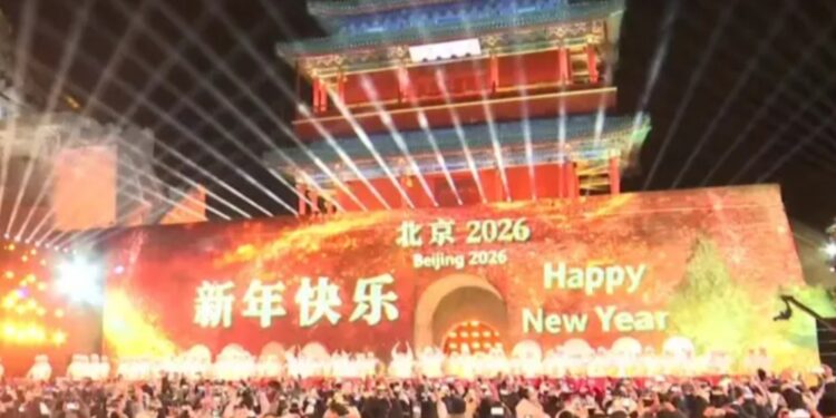 Asia recibe el Año Nuevo con luces, drones y celebraciones masivas
