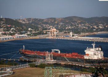 «Evitar una crisis humanitaria»: La estrategia de México ante la amenaza de aranceles de Trump por petróleo a Cuba