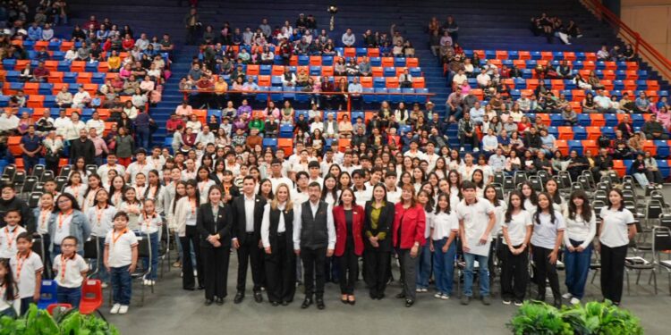 Entrega la UAT reconocimientos a estudiantes del CeINA