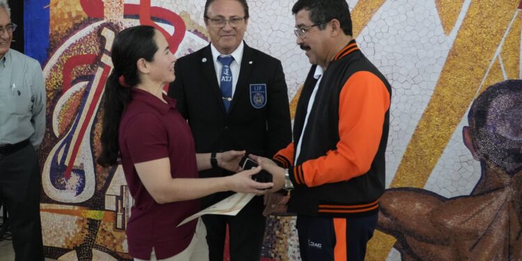 Recibe rector de la UAT reconocimiento de la Federación Mexicana de Judo