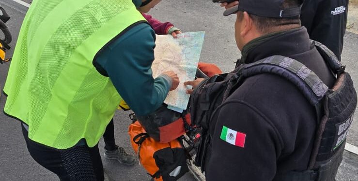 De Holanda a las montañas de Tamaulipas: Guardia Estatal auxilia a ciclistas extranjeros en la Carretera 101