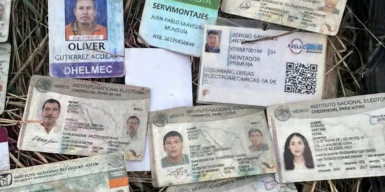 Misterio en la México 15: Hallan decenas de carteras y documentos robados al sur de Mazatlán