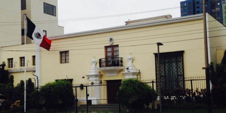 Brasil asume custodia de la Embajada de México en Perú tras ruptura por asilo a Betssy Chávez