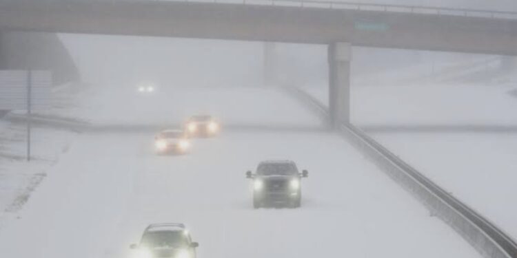 Infierno blanco en EE. UU.: Tormenta polar deja al menos 30 muertos y miles a oscuras